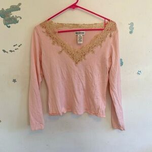Mendocino Pink Blush Sweater with a Beige Lace Neckline Size Medium- EUC